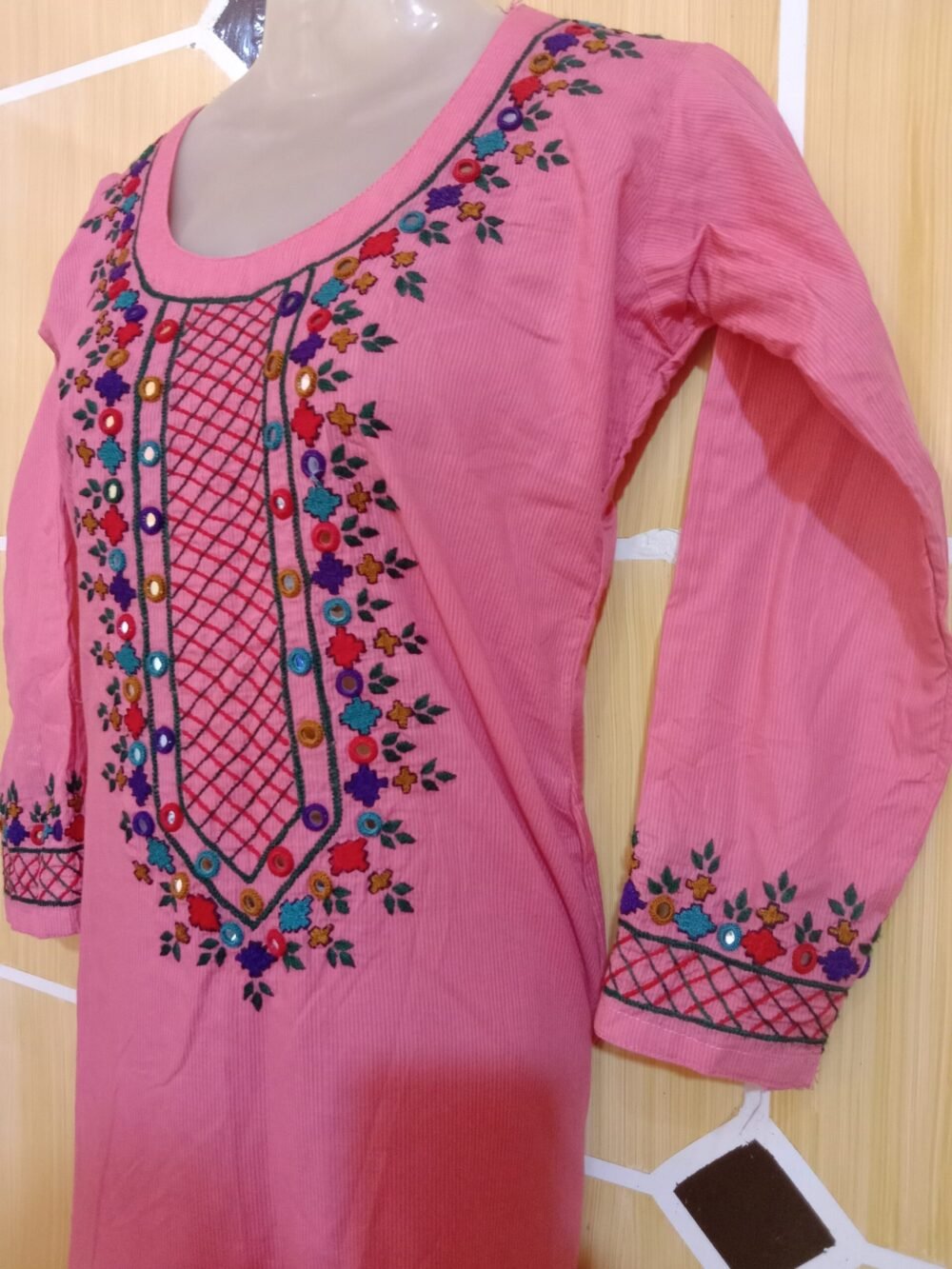Sindhi Chikankari Kurta With Mirror Work: 7 Characteristics That You Should Know - Image 4