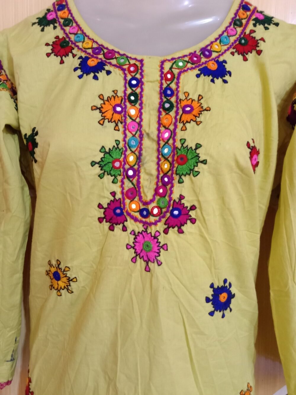 5 Reasons to Choose a Balochi Chikankari Full Embroidery Lawn Kurta - Image 3