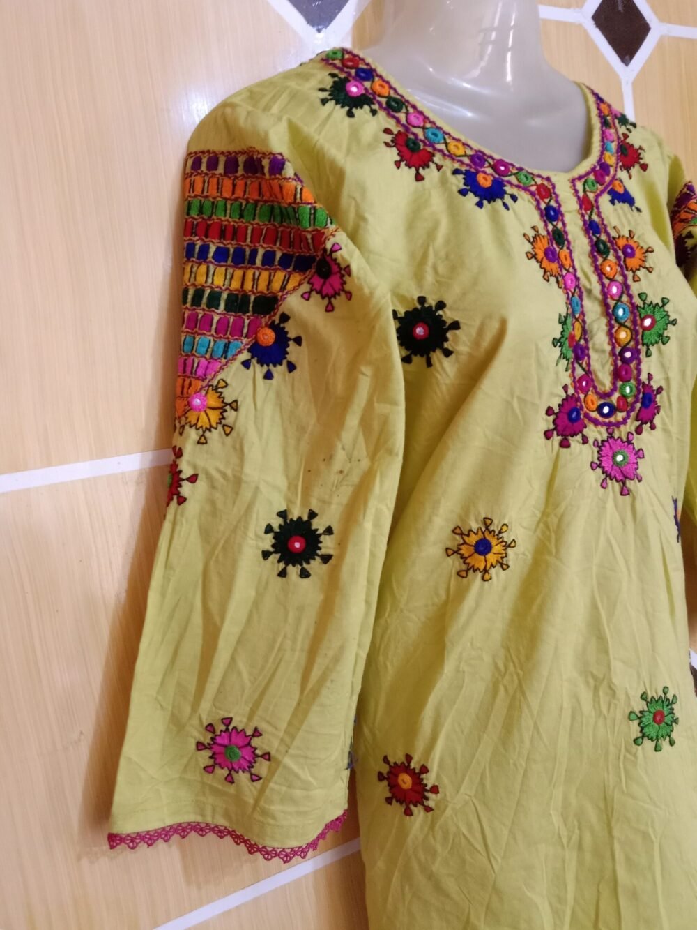 5 Reasons to Choose a Balochi Chikankari Full Embroidery Lawn Kurta - Image 2