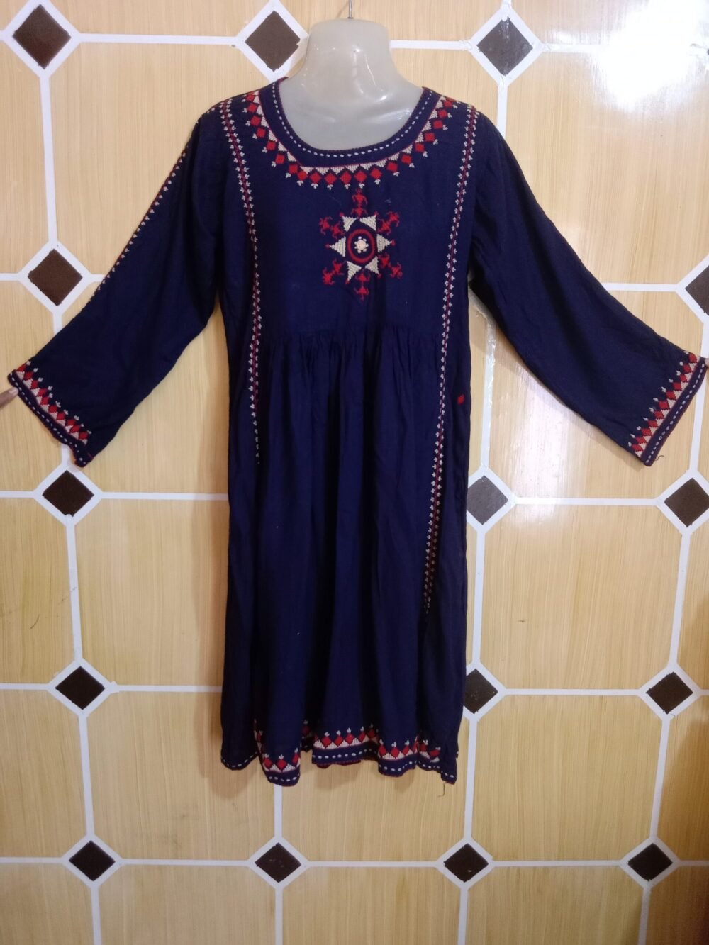 5 Reasons to Buy and Avoid a Cross Chikankari Navy Blue Frock: The Ultimate Fashion Guide - Image 4
