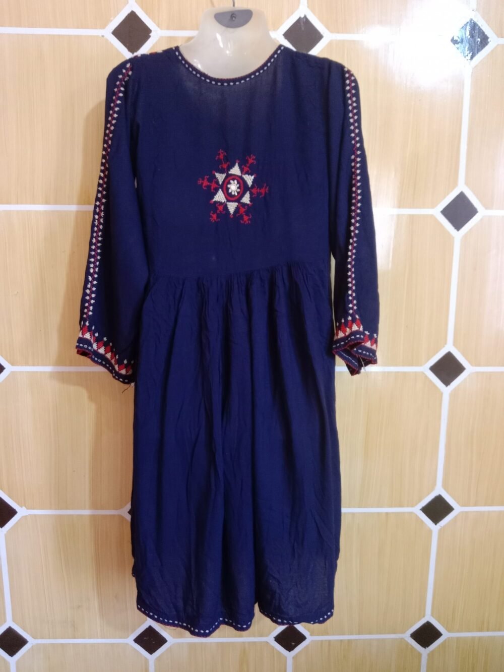 5 Reasons to Buy and Avoid a Cross Chikankari Navy Blue Frock: The Ultimate Fashion Guide - Image 3