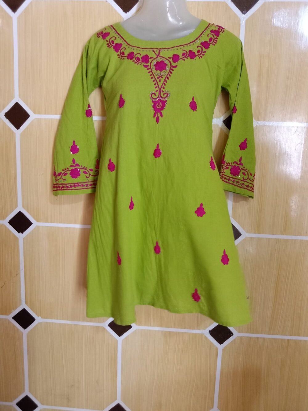 7 Reasons to Choose a Solid Chikankari Green Light Kurta for Effortless Elegance