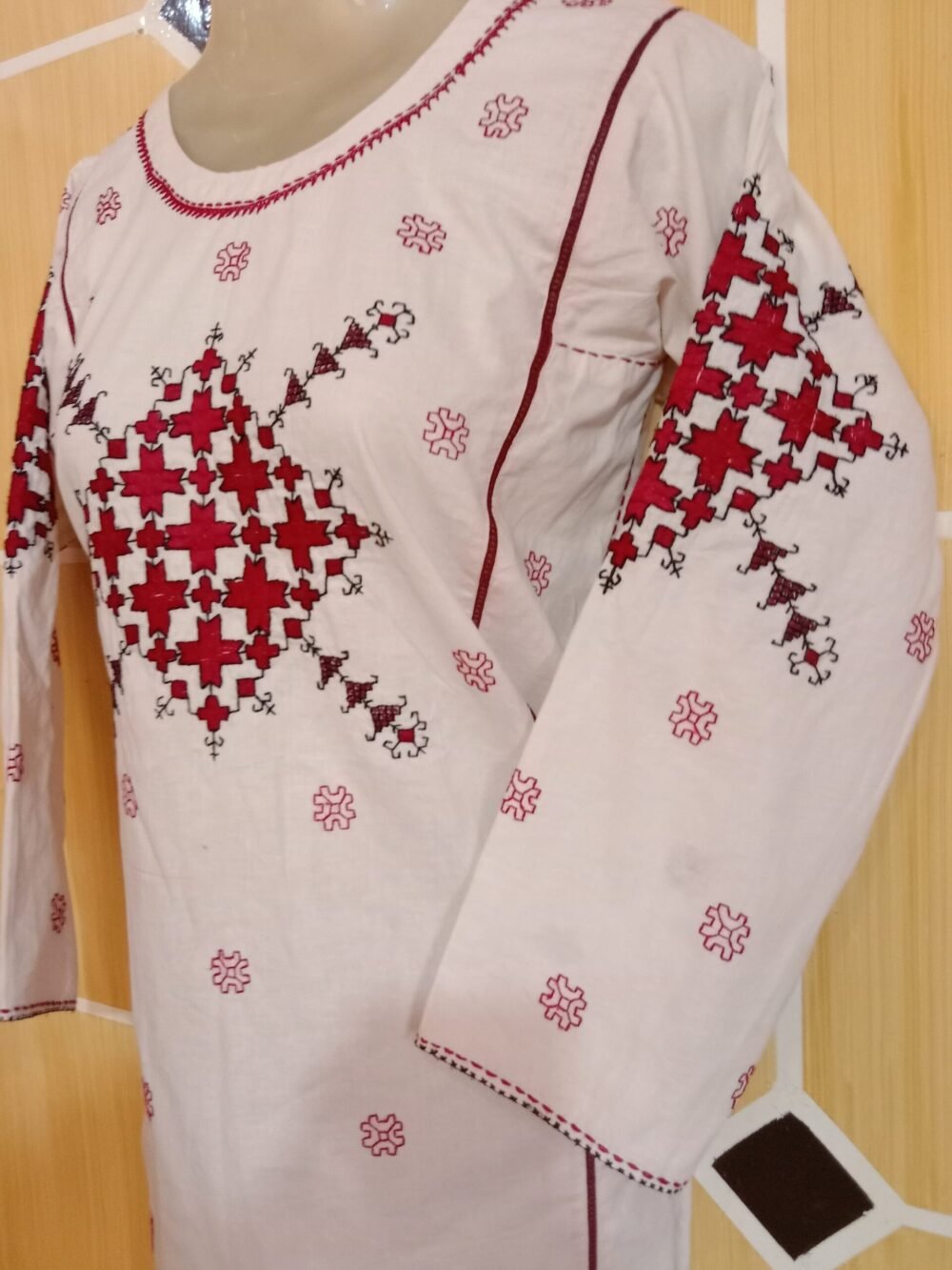 7 Stunning Reasons to Own a Sindhi Chikankari White Suit - Image 4
