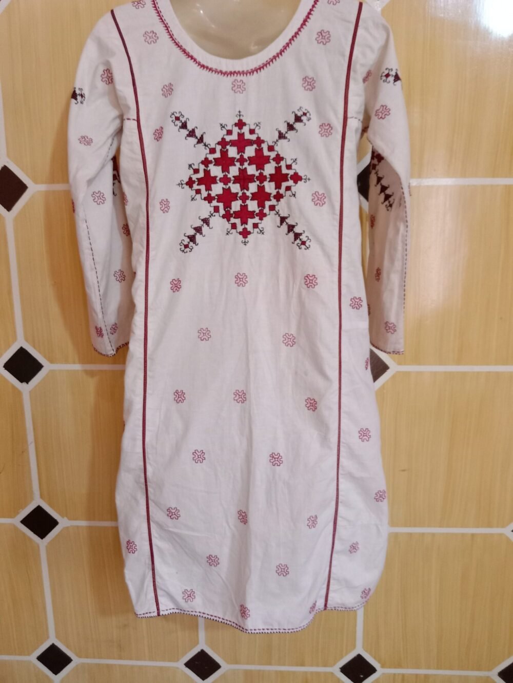 7 Stunning Reasons to Own a Sindhi Chikankari White Suit - Image 3