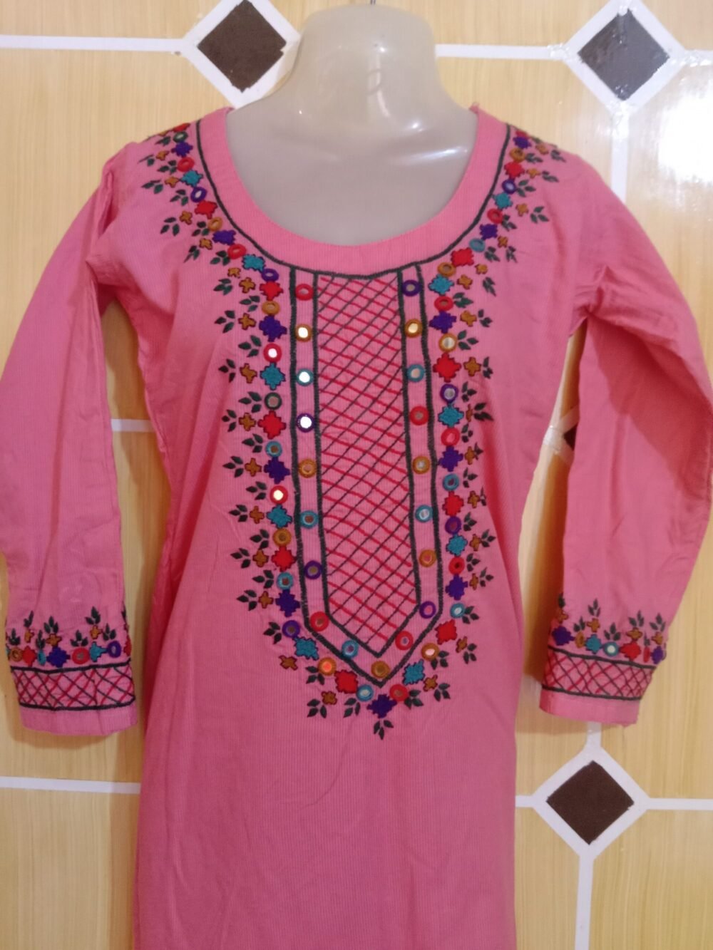 Sindhi Chikankari Kurta With Mirror Work: 7 Characteristics That You Should Know - Image 5