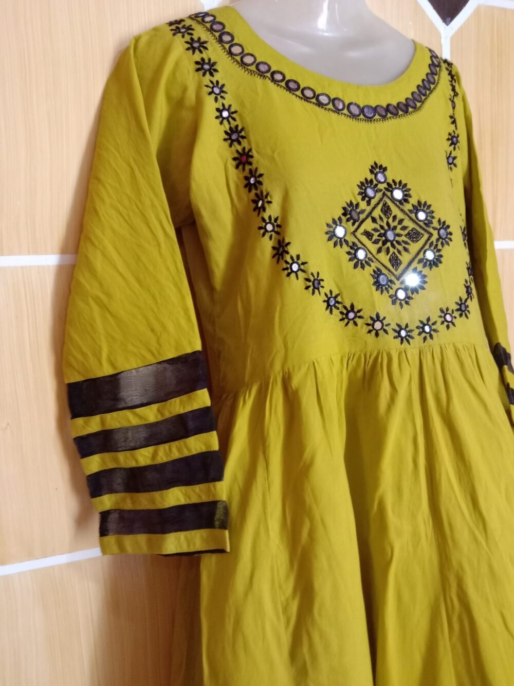 7 Reasons to Choose a Solid Chikankari Chunat Long Frock Green for Effortless Elegance - Image 2
