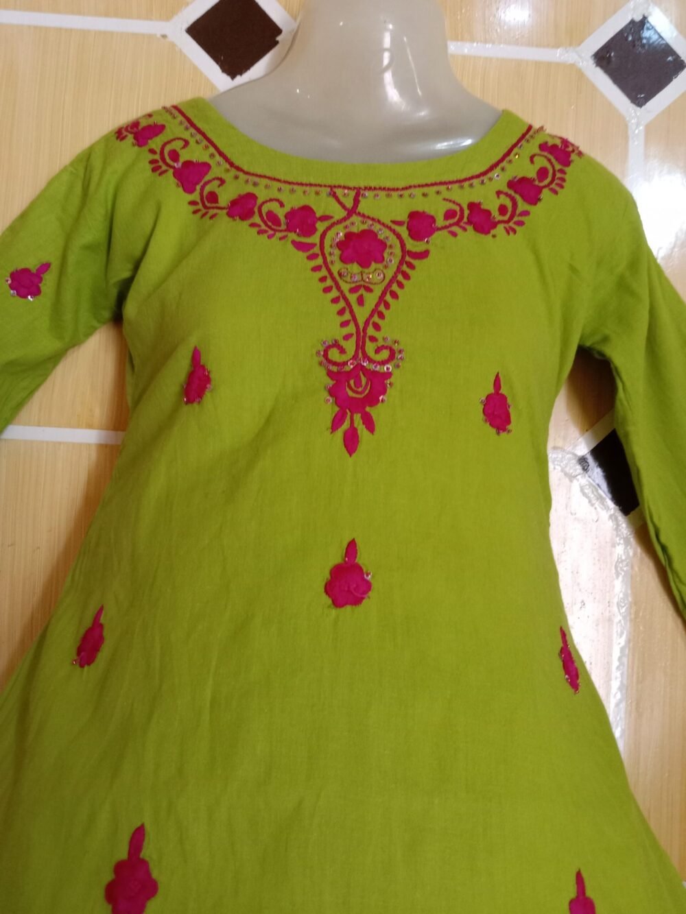 7 Reasons to Choose a Solid Chikankari Green Light Kurta for Effortless Elegance - Image 2