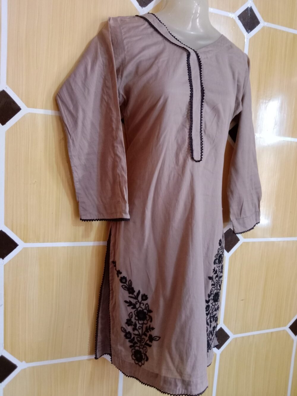 5 Reasons to Elevate Your Style with a Gray Solid Chikankari Kurta - Image 2